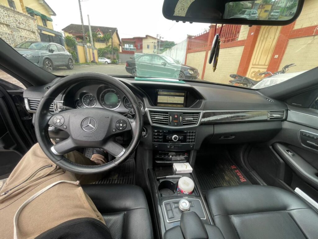 E350 année 2011 Angré